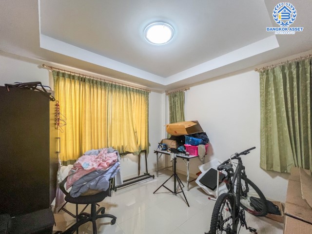 *****บ้านเดี่ยวมือสองย่านนครปฐม ม.อาภากร3 ศาลายา-บางภาษี เนื้อที่กว้างขวางมากถึงเกือบ 84 ตร.ว. ฟังก์ชันจัดเต็มถึง 5 ห้องนอน 4 ห้องน้ำ 2 ที่จอดรถ บ้านหลังใหญ่ ทำเลแห่งการเดินทาง เชื่อมต่อถ.พุทธมณฑล สาย4, ถ.บรมราชชนนี, ถ.กาญจนาภิเษก ใกล้ม.มหิดล, ทางด่วน "ศรีรัช" ราคาคุ้ม!